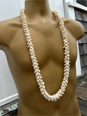 Vintage Cowrie Shell Lei